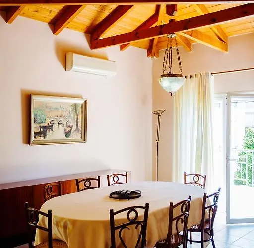 Niobe Luxury Сasa de vacaciones Loutráki